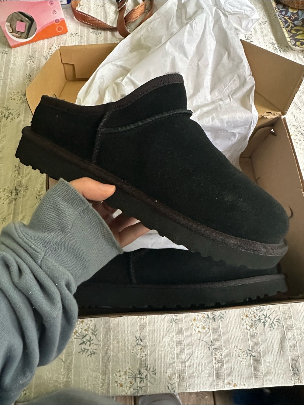 BRAND NEW Classic UGG Slippers in Black